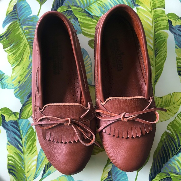 Minnetonka Shoes - Minnetonka leather shoes